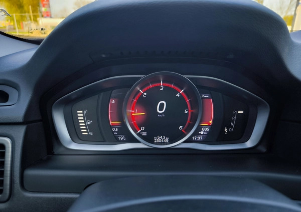 Volvo V70 cena 46900 przebieg: 232000, rok produkcji 2016 z Kutno małe 137